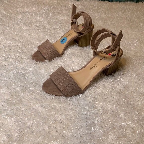 Ankle Strap Block Low Heel Sandals - Picture 5 of 6